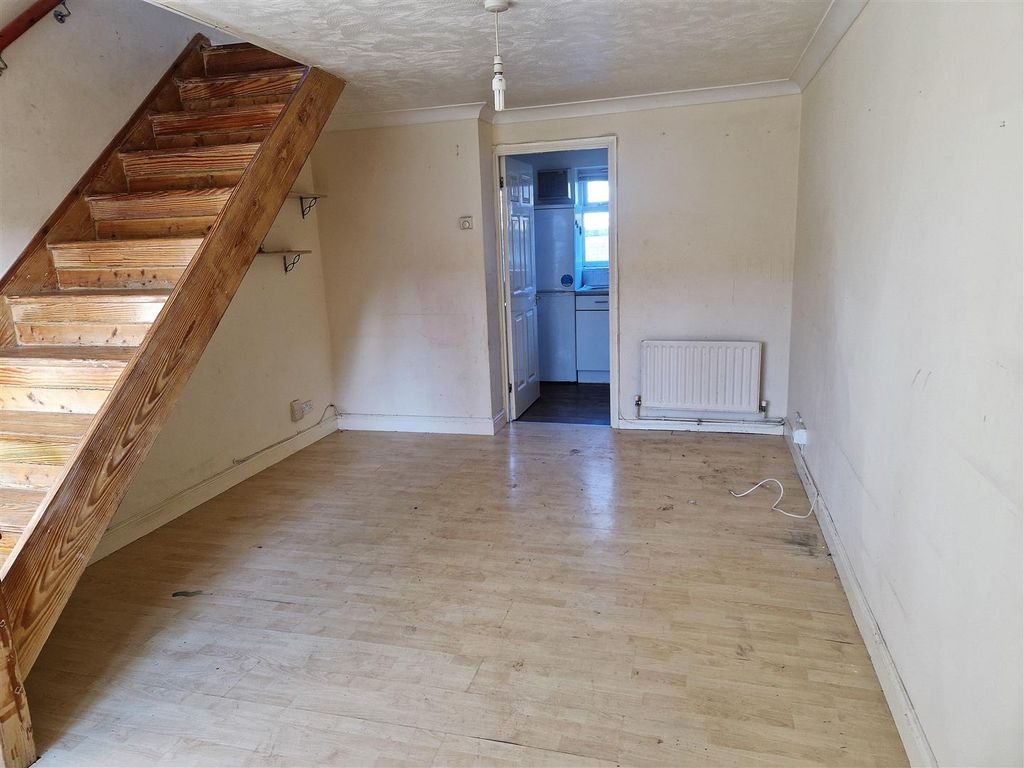 2 bed end terrace house for sale in Tomlin Close, Epsom KT19 Zoopla