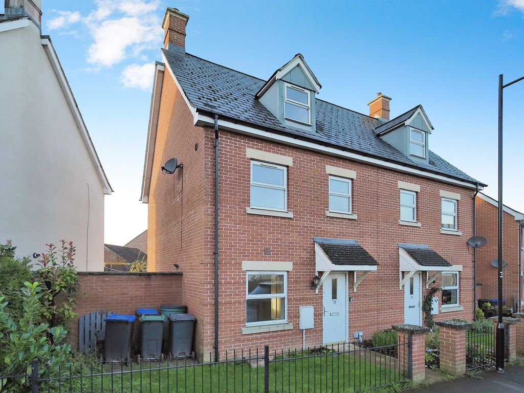 4 bed town house for sale in Sherbourne Drive, Old Sarum, Salisbury SP4