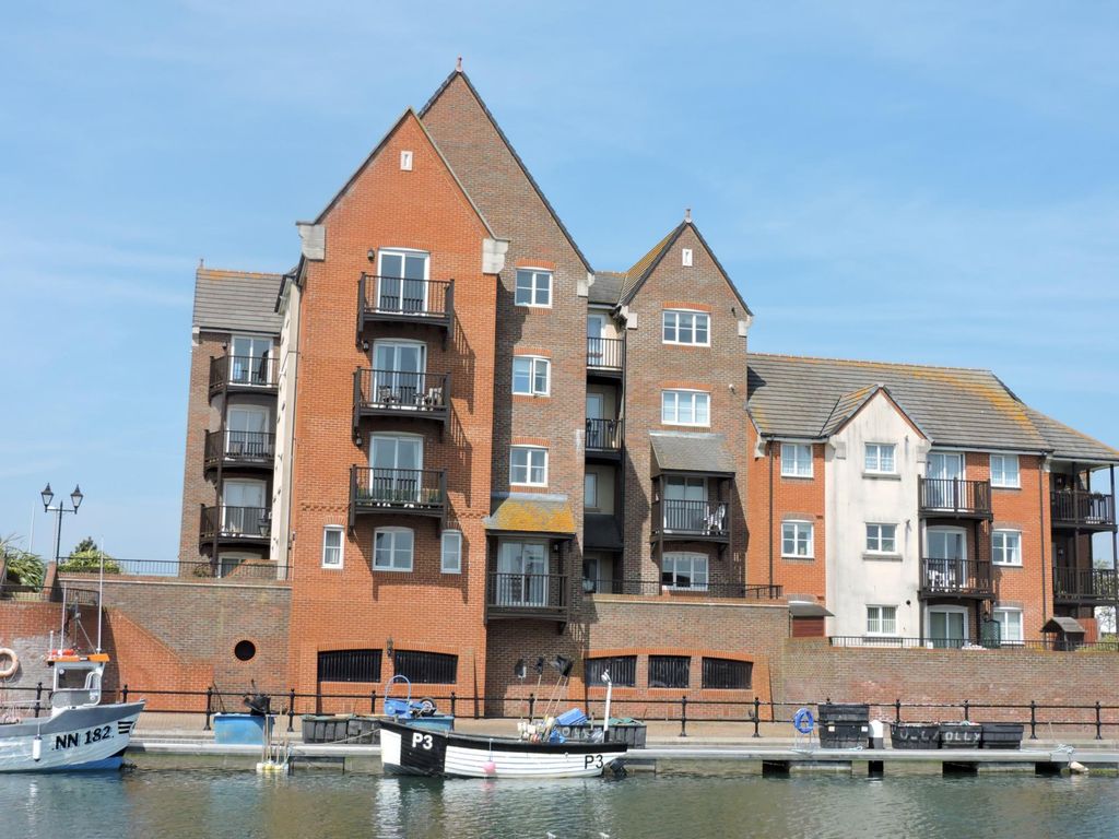 2 bed flat to rent in Daytona Quay, Sovereign Harbour South BN23 Zoopla