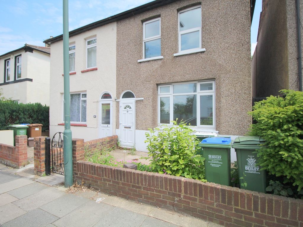 3 bed semidetached house to rent in Woolwich Road, Bexleyheath DA7