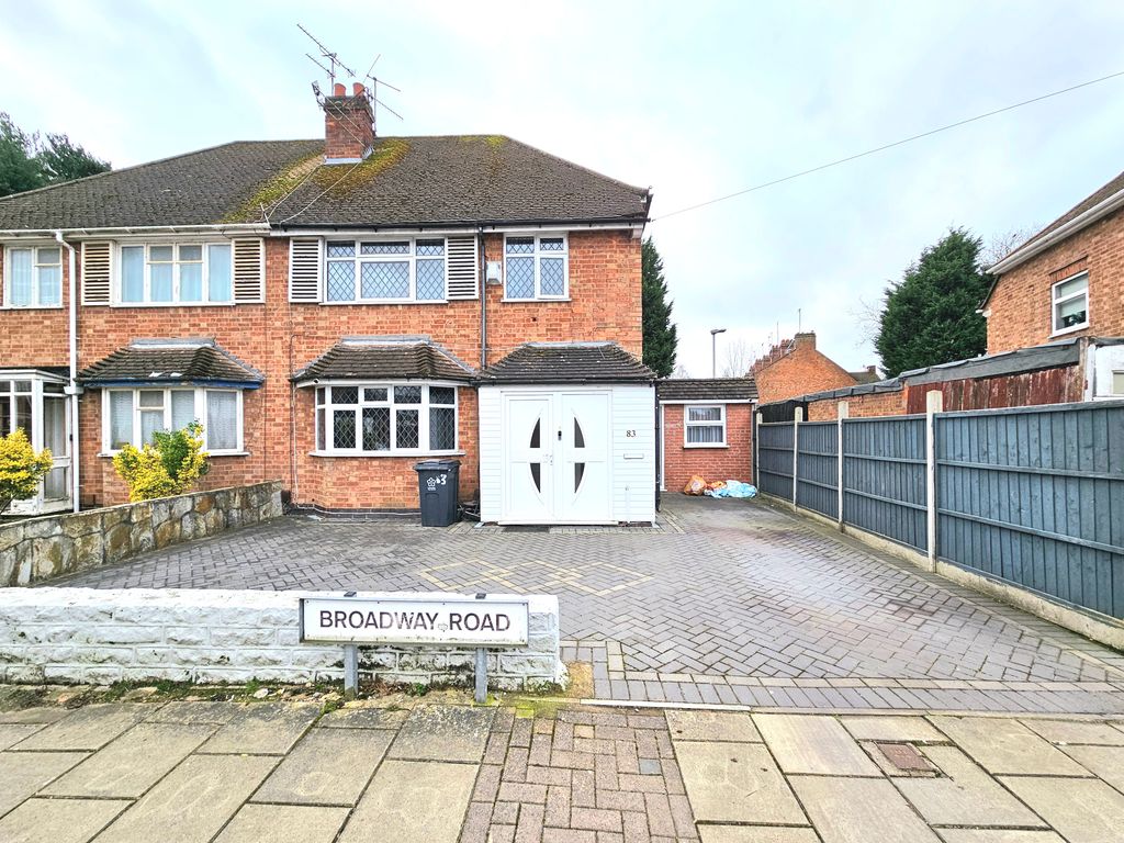 4 bed semidetached house for sale in Broadway Road, Leicester LE5, £