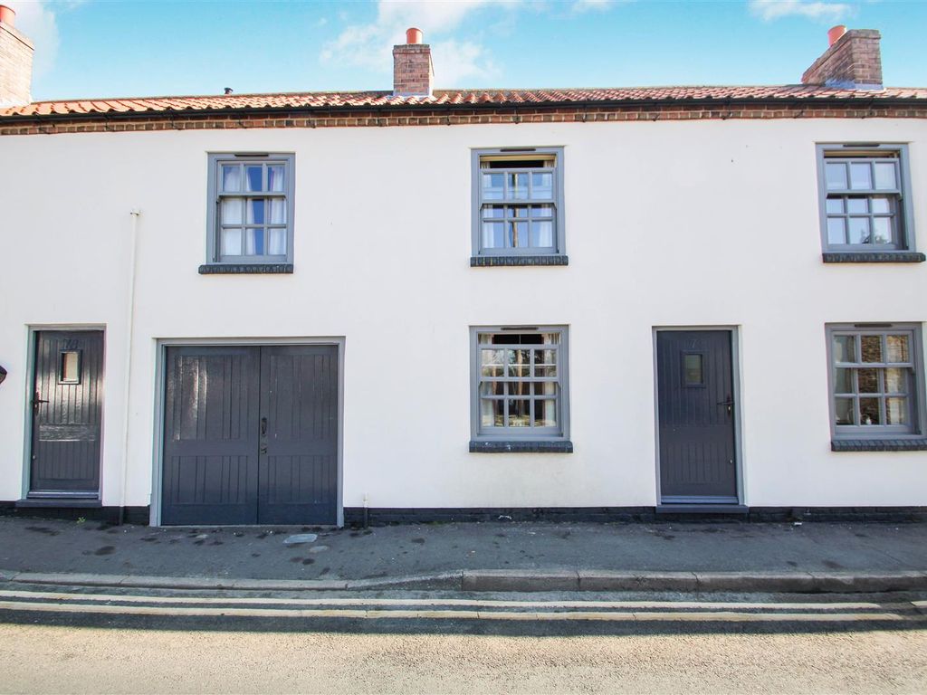 3 bed semidetached house to rent in High Street, Messingham