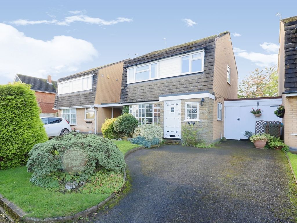 3 bed linkdetached house for sale in Pinfold Lane, Wheaton Aston