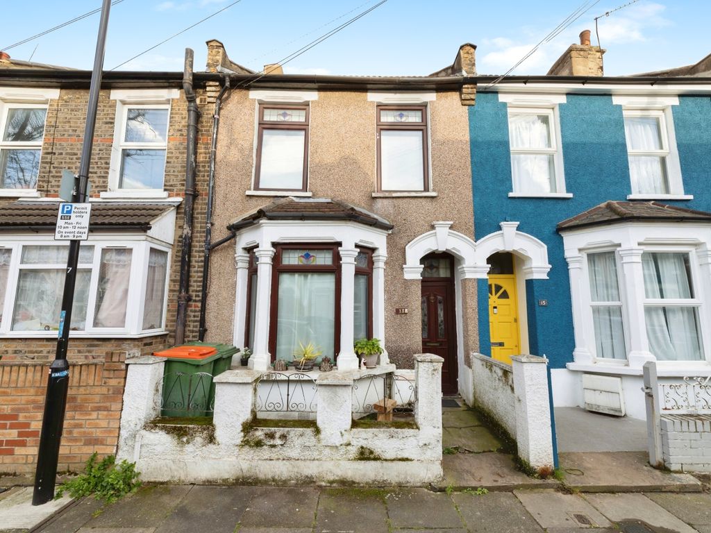 5 bed terraced house for sale in Holbrook Road, London E15, £600,000