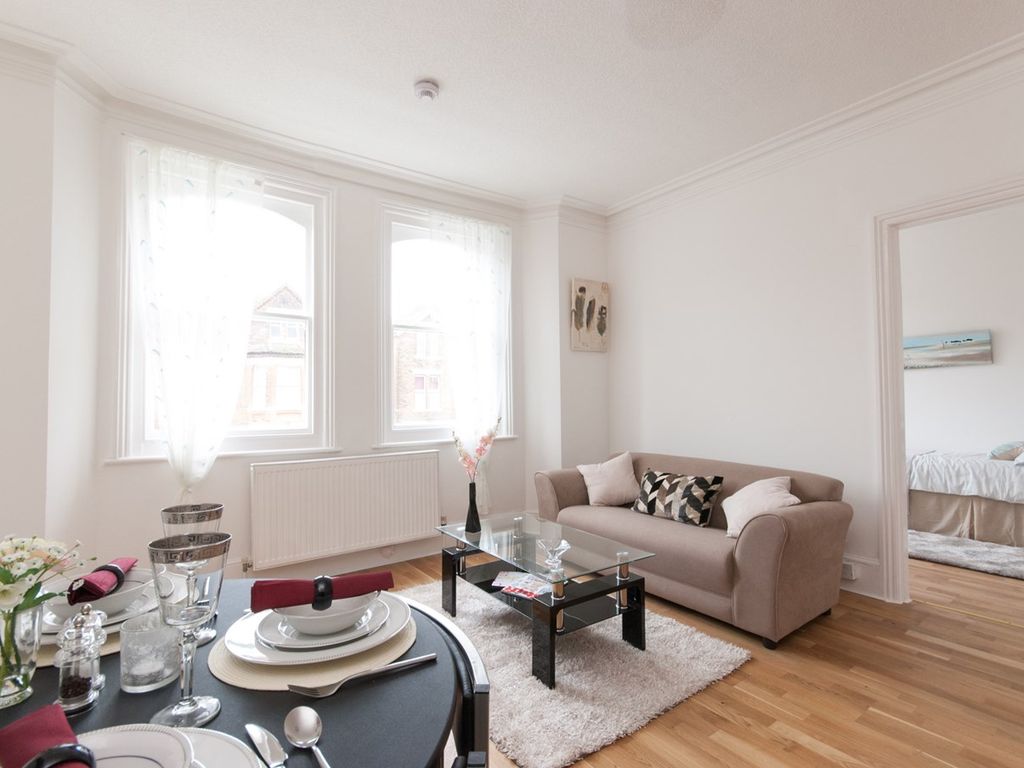 2 bed flat to rent in Cheriton Road, Folkestone CT20, £985 pcm Zoopla