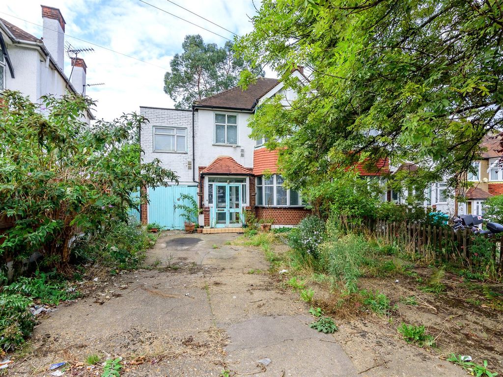 4 bed semidetached house for sale in Tolworth Rise North, Tolworth