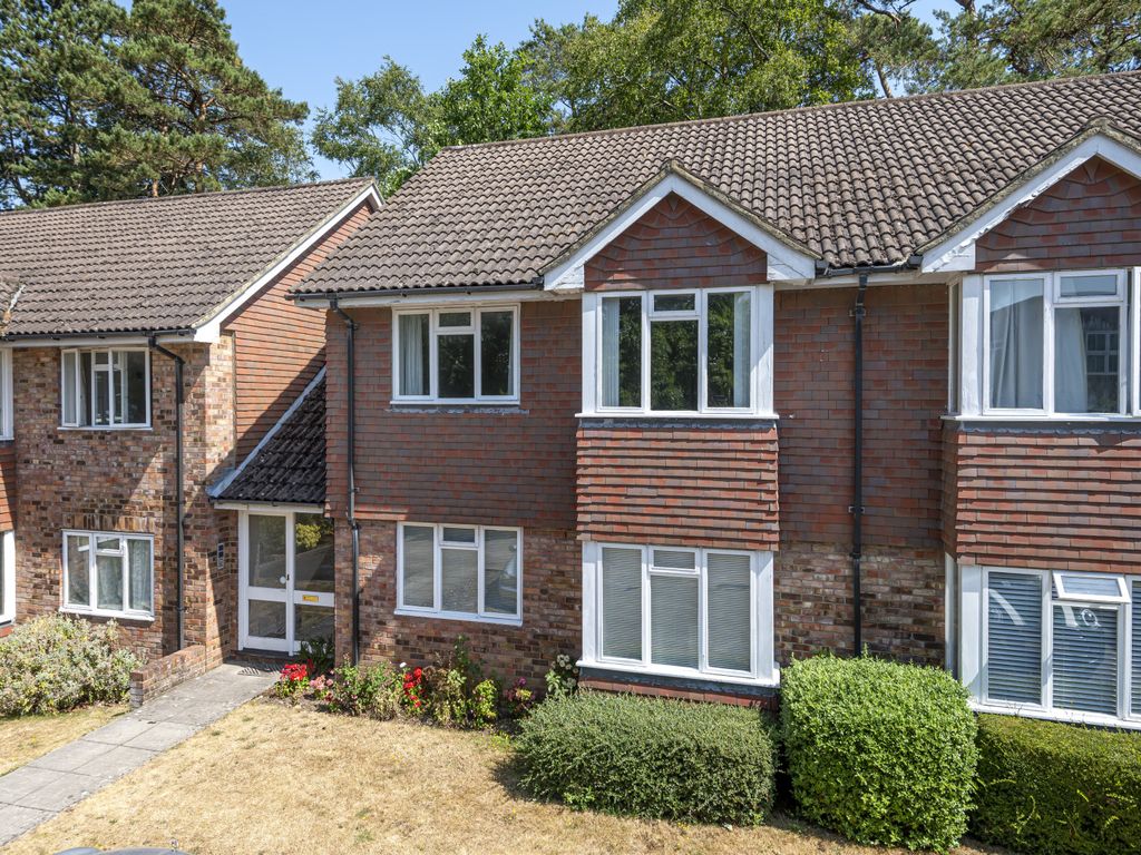 Trimmers Field Farnham Surrey GU9  