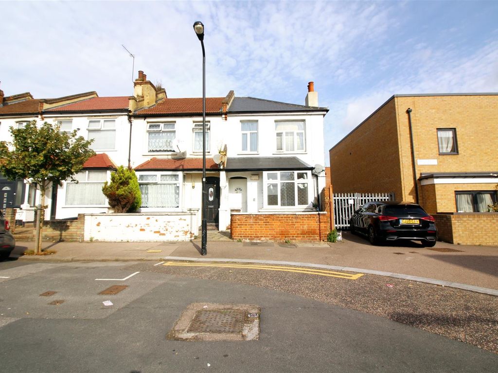 2 bed flat for sale in Kimberley Road, Walthamstow, London E17, £