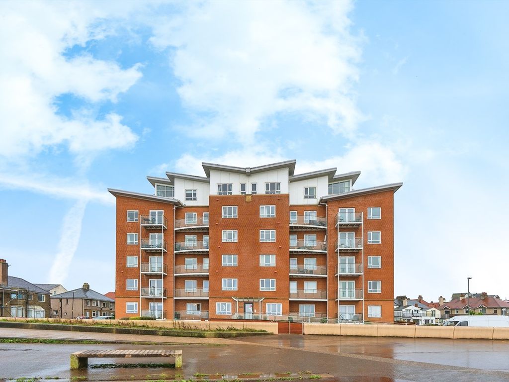 2 bed flat for sale in Sandylands Promenade, Morecambe LA3, £166,000