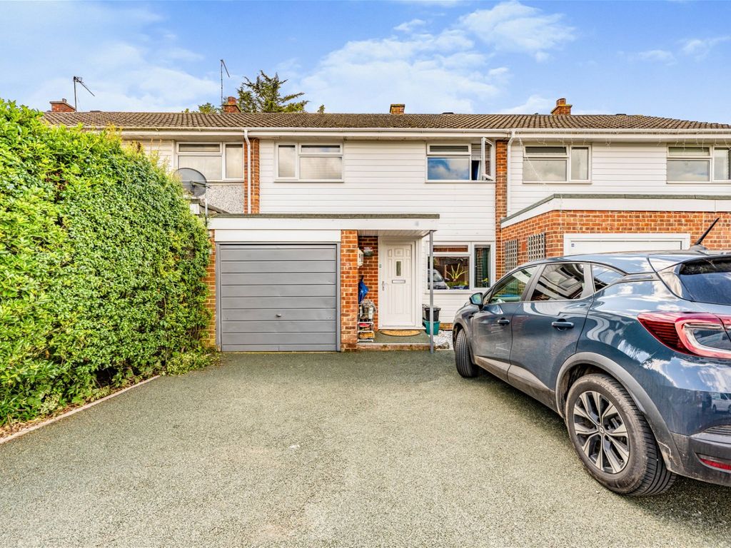 3 bed terraced house for sale in Lind Way, Park Gate, Southampton SO31