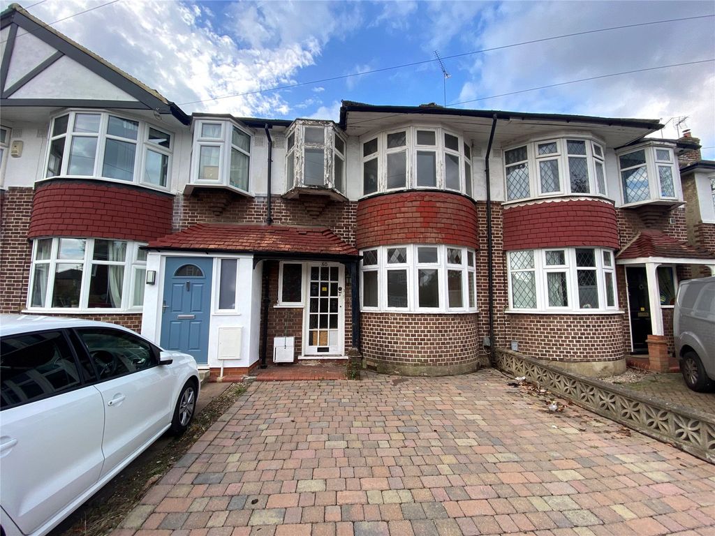 3 bed terraced house for sale in WaltonOnThames, Surrey KT12, £
