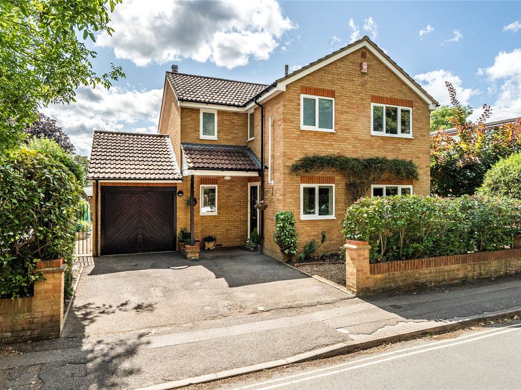 3 bed detached house for sale in Chertsey, Surrey KT16, £665,000 Zoopla