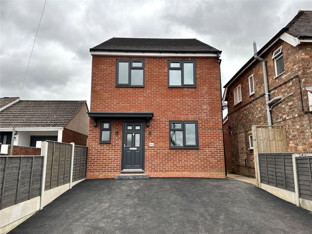 3 bed detached house to rent in Weston Lane, Bulkington, Bedworth