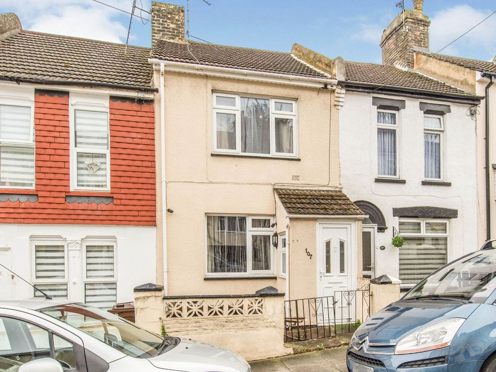 2 bed terraced house for sale in Gordon Road, Chatham ME4 Zoopla