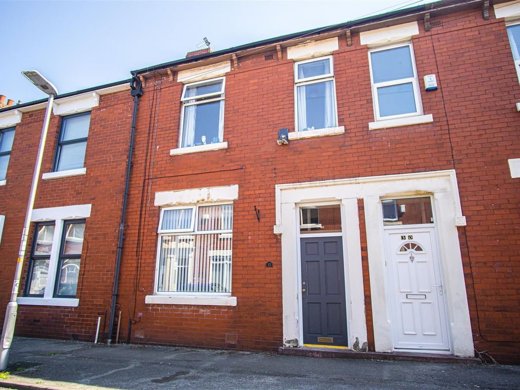 3 bed terraced house to rent in Balcarres Road, AshtonOnRibble
