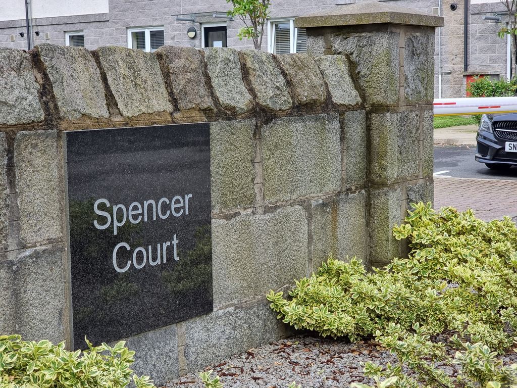 2 bed flat for sale in Froghall Terrace, Aberdeen AB24, £95,000 Zoopla