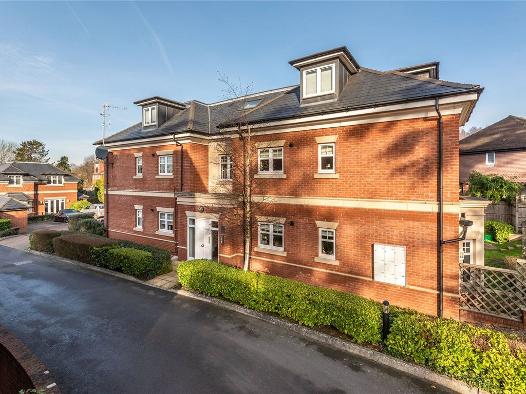 2 bed flat for sale in Cedar Rise, 93 Reigate Hill, Reigate, Surrey RH2