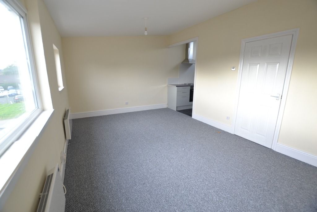 2 bed flat to rent in Weston Square, Macclesfield SK11, £600 pcm Zoopla