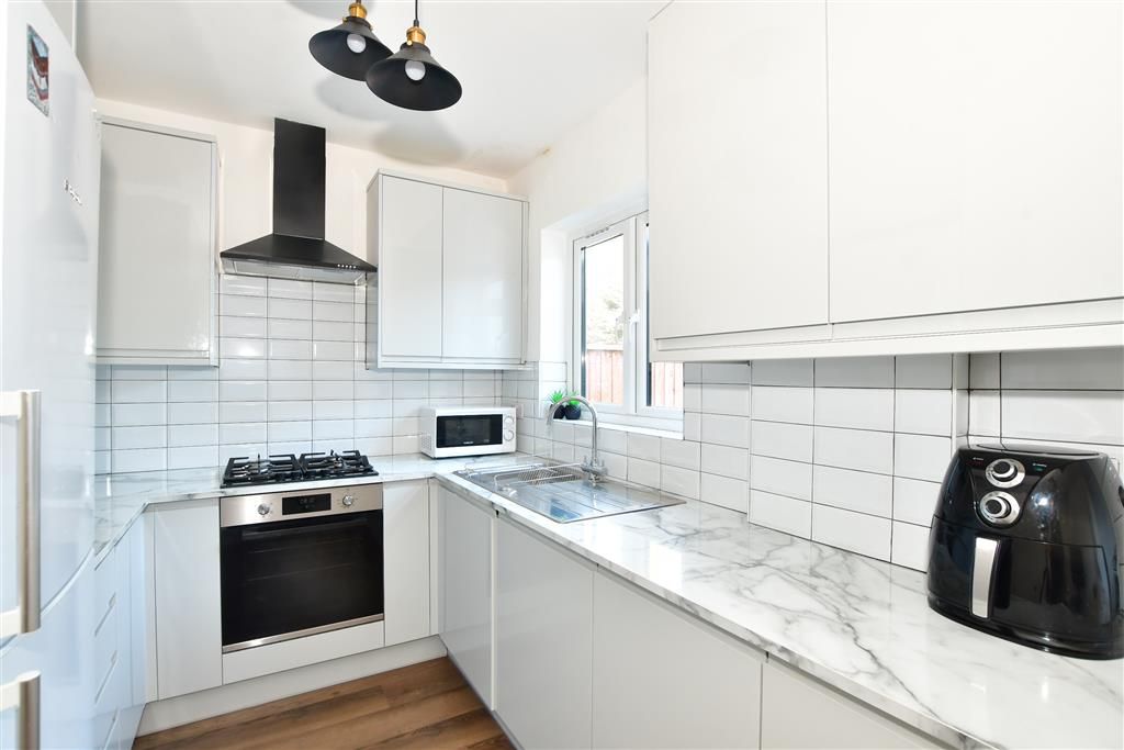 4 bed semidetached house for sale in Mortlake Road, Ilford, Essex IG1