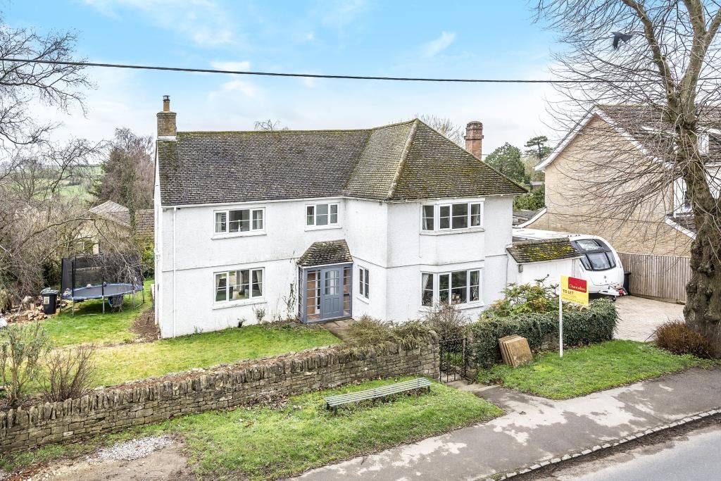 4 bed detached house for sale in Chipping Norton, Oxfordshire OX7, £