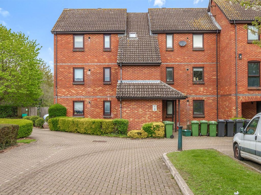 1 bed flat for sale in Farriers Close, Epsom KT17 Zoopla