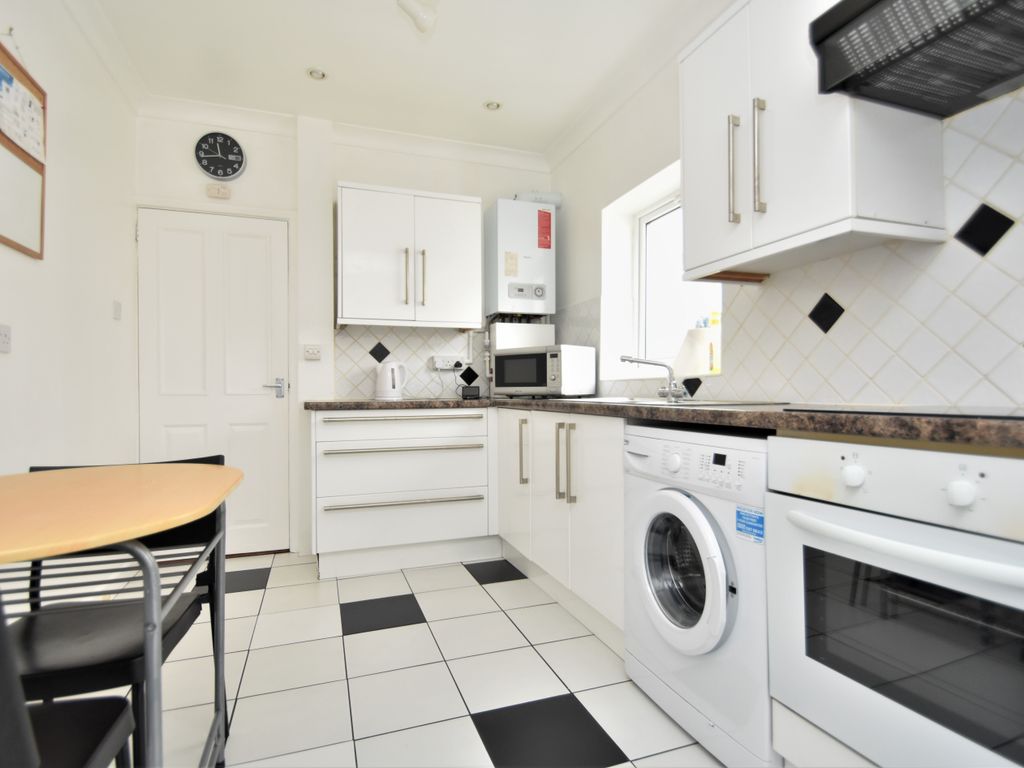 Room to rent in Eton Road, Southsea PO5 Zoopla