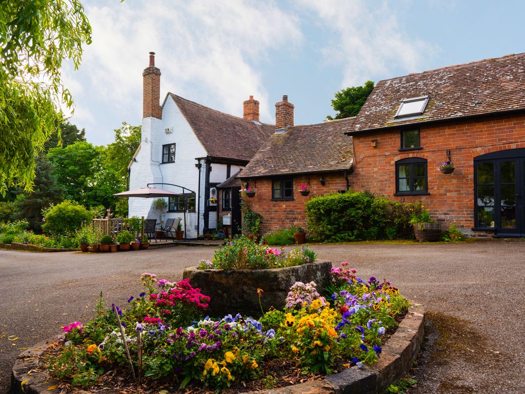 5 bed farmhouse for sale in Longdon, Tewkesbury GL20, £895,000 Zoopla