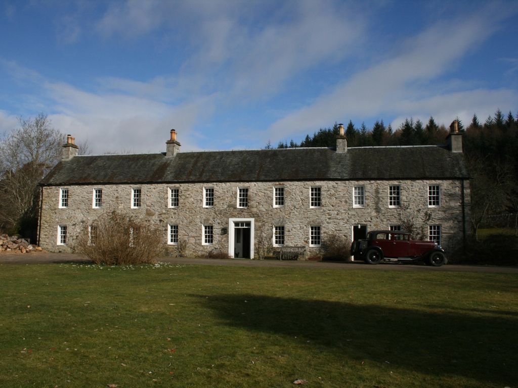 4 bed country house for sale in Private Road Off A9, Ballinluig, By