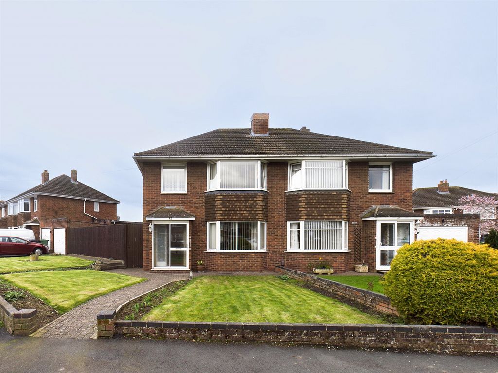 3 bed semidetached house for sale in Lavington Drive, Longlevens