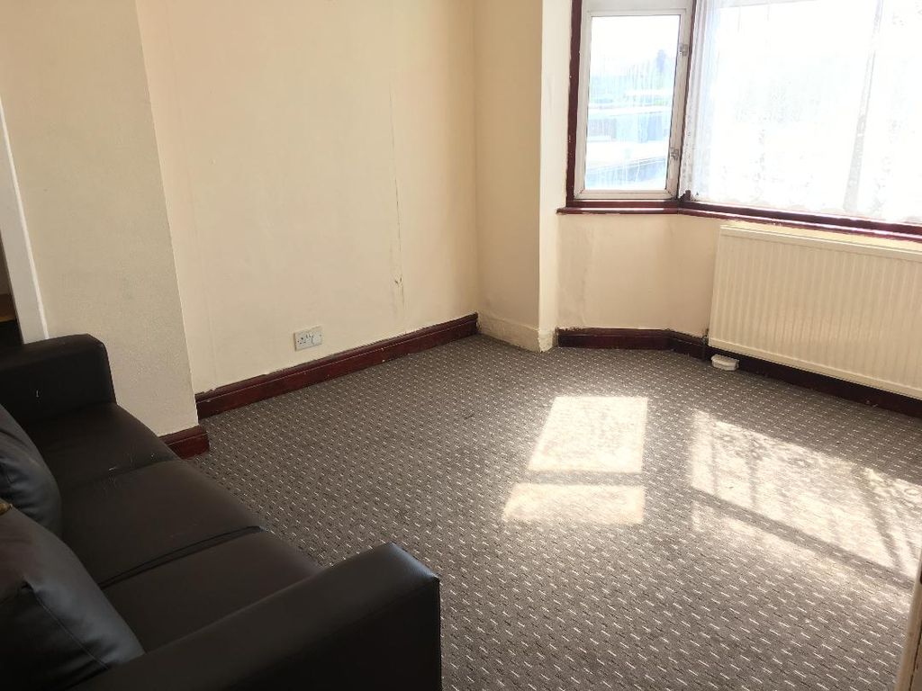 1 bed flat to rent in Very Near Westbury Avenue Area, Southall UB1 Zoopla