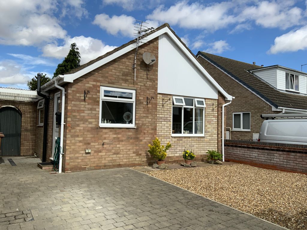 2 bed detached bungalow for sale in Greenways, Driffield YO25, £215,000