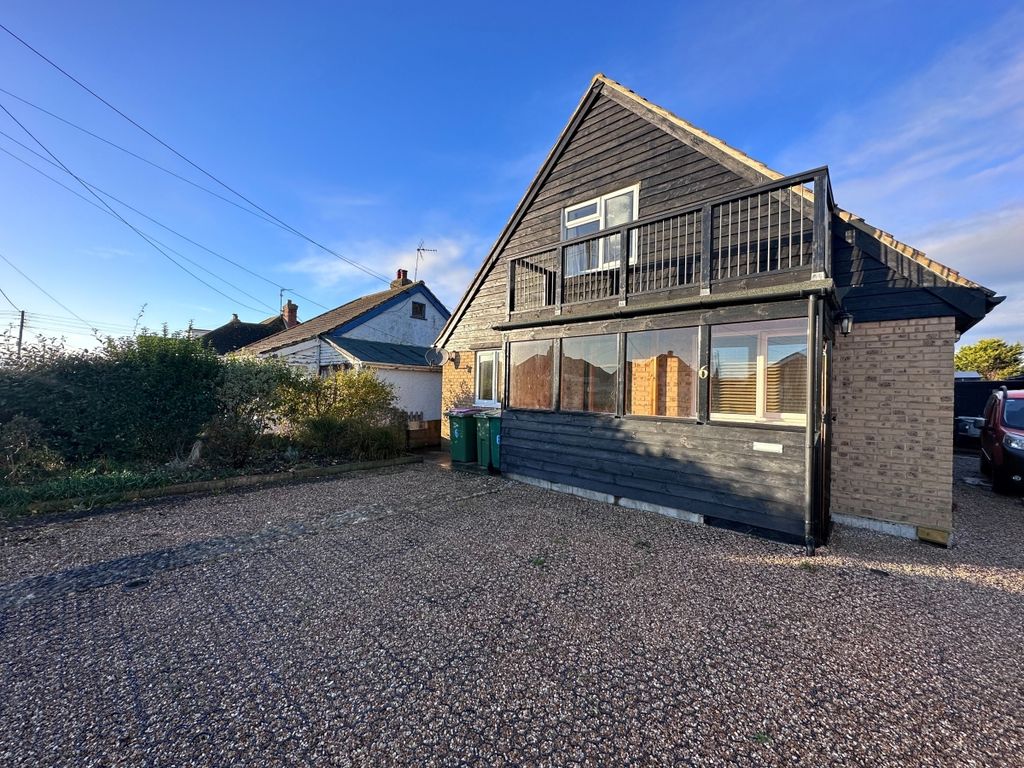 4 bed property to rent in Seaview Road, Greatstone, New Romney TN28, £