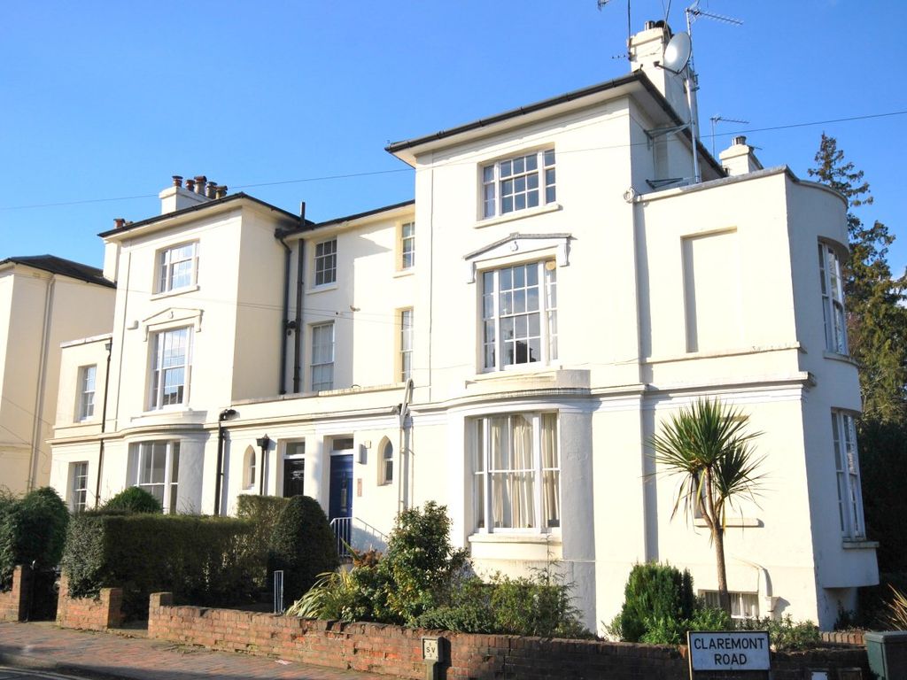 2 bed flat to rent in Grove Hill Gardens, Tunbridge Wells TN1, £1,100