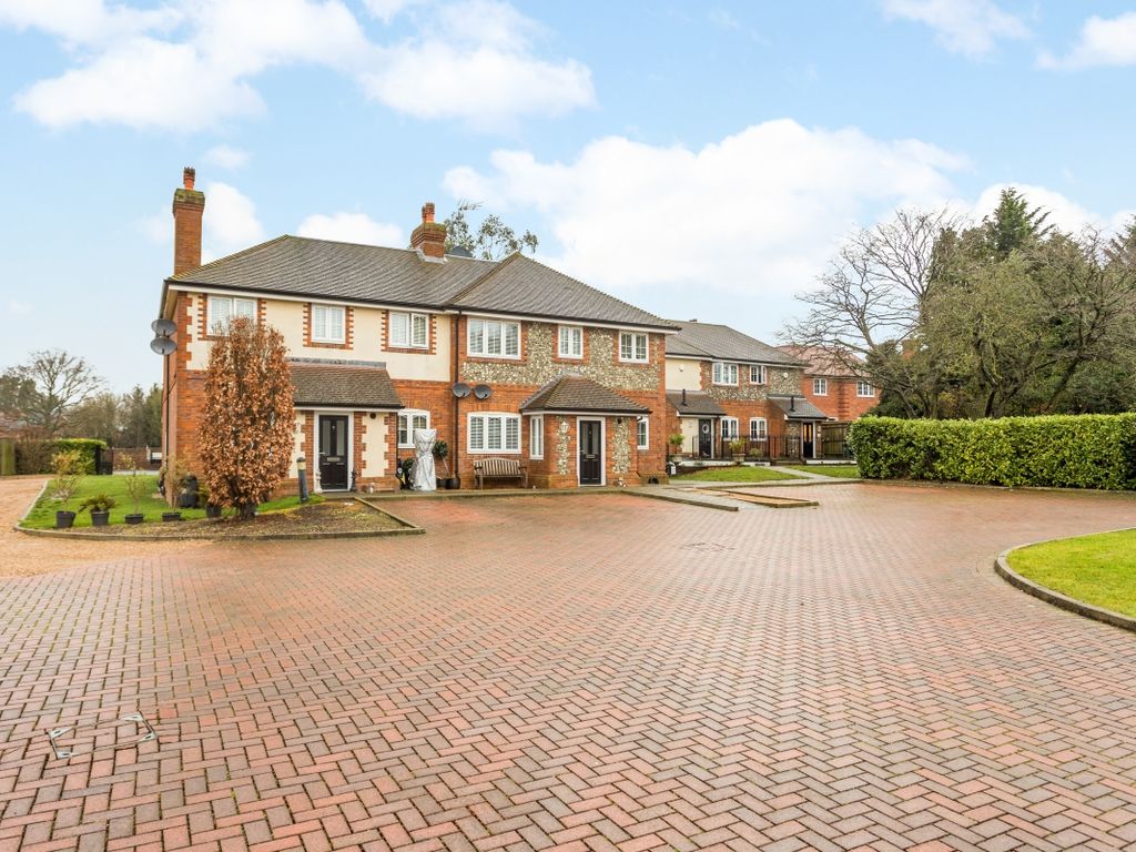 2 bed flat to rent in North Street, Winkfield, Windsor SL4, £1,695 pcm