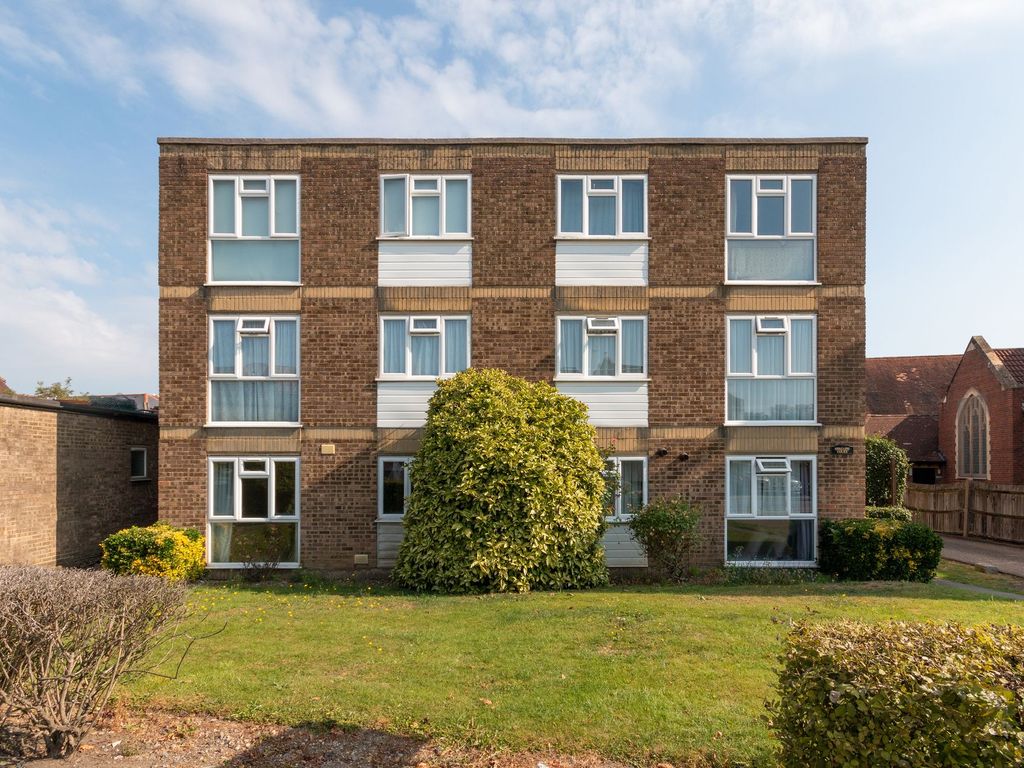 1 bed flat for sale in Cheam Common Road, Worcester Park KT4, £170,000