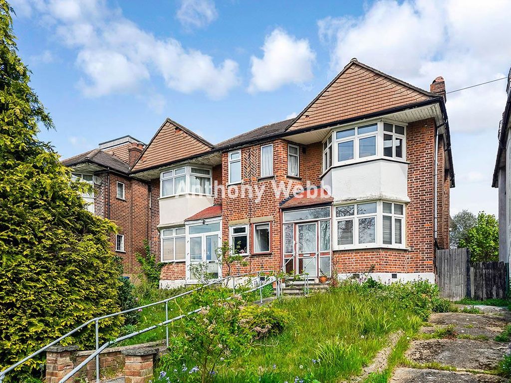 3 bed semidetached house for sale in Hampden Way, Southgate N14, £