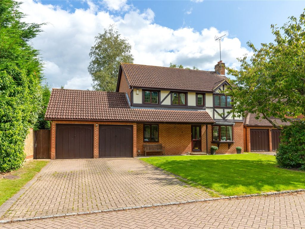 4 bed detached house for sale in Wimbushes, Finchampstead, Wokingham, Berkshire RG40, £750,000