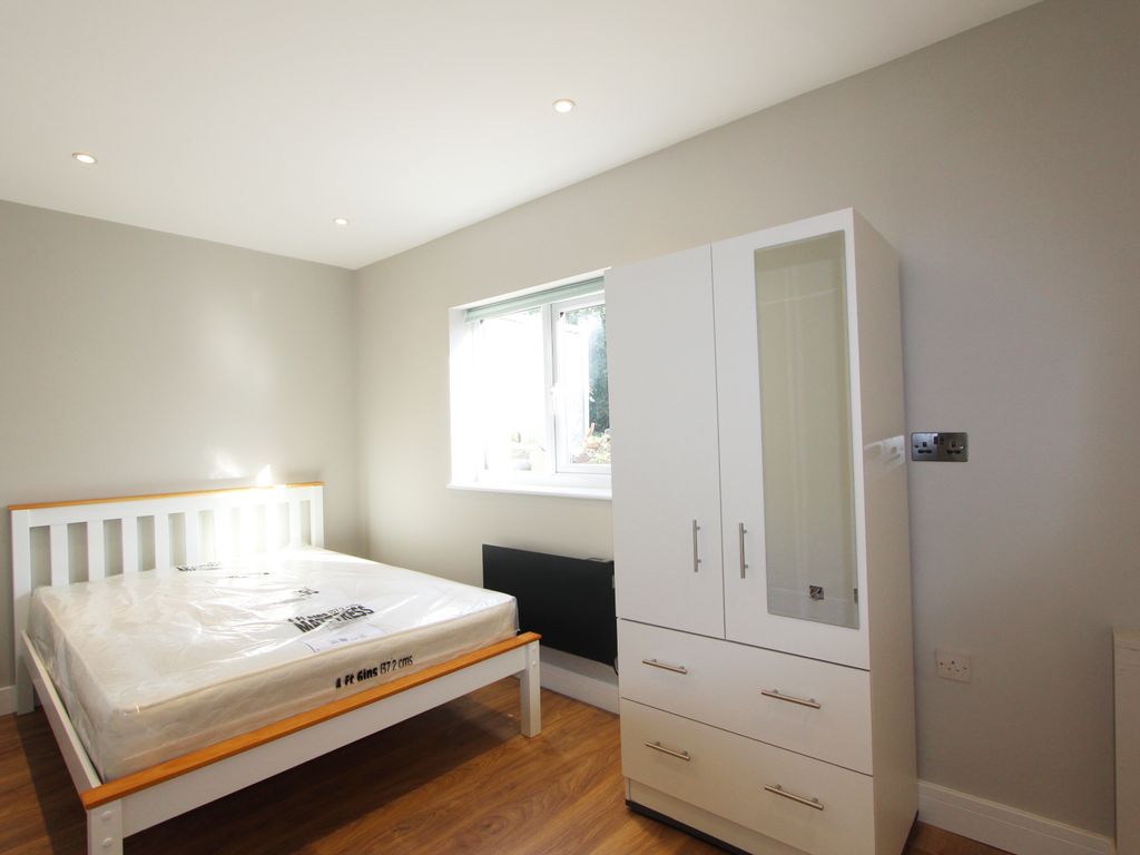 1 bed flat to rent in Pinner Road, Northwood HA6, £1,400 pcm Zoopla
