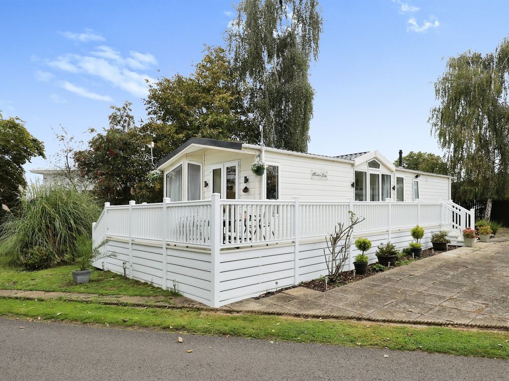 2 bed mobile/park home for sale in Crow Lane, Little Billing, Northampton NN3, £60,000 Zoopla