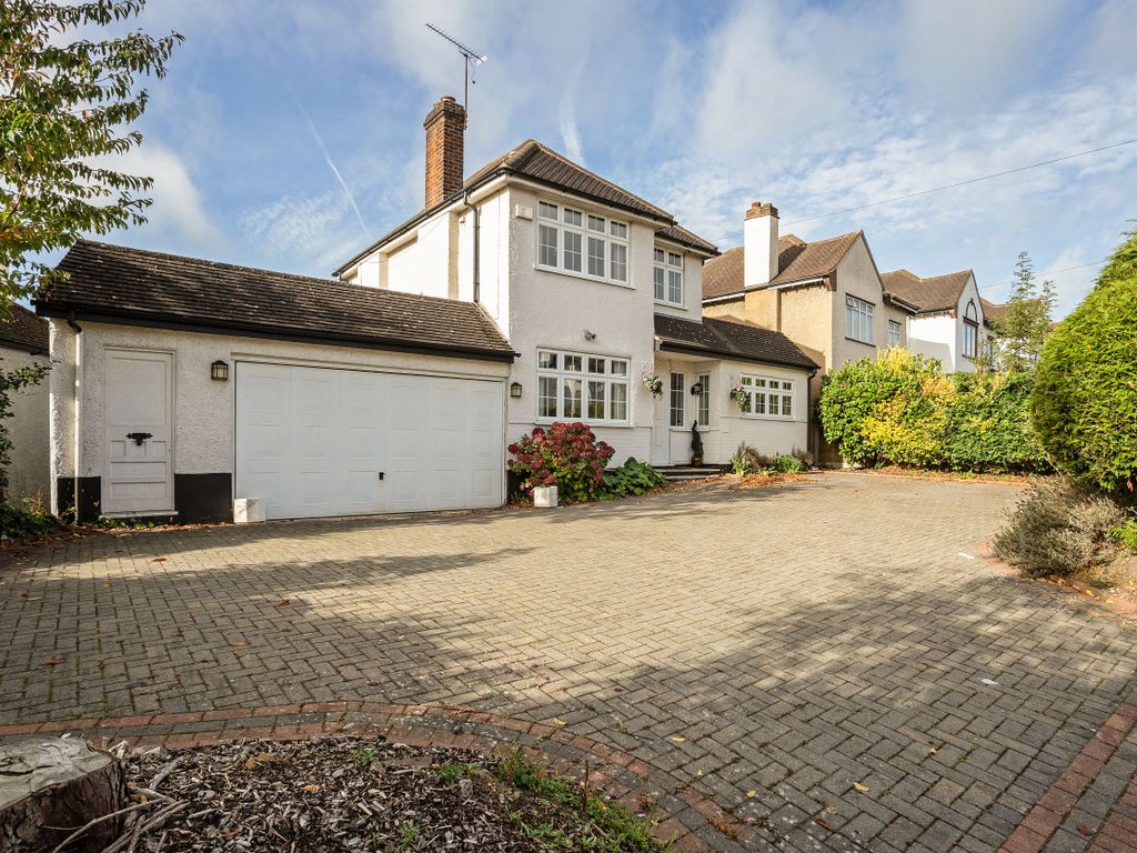4 bed detached house for sale in Courtlands Drive, Watford WD17, £