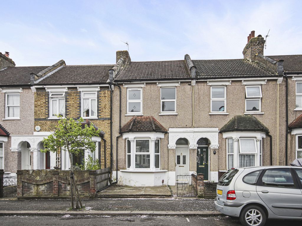 3 bed terraced house to rent in Dundee Road, London SE25, £1,900 pcm