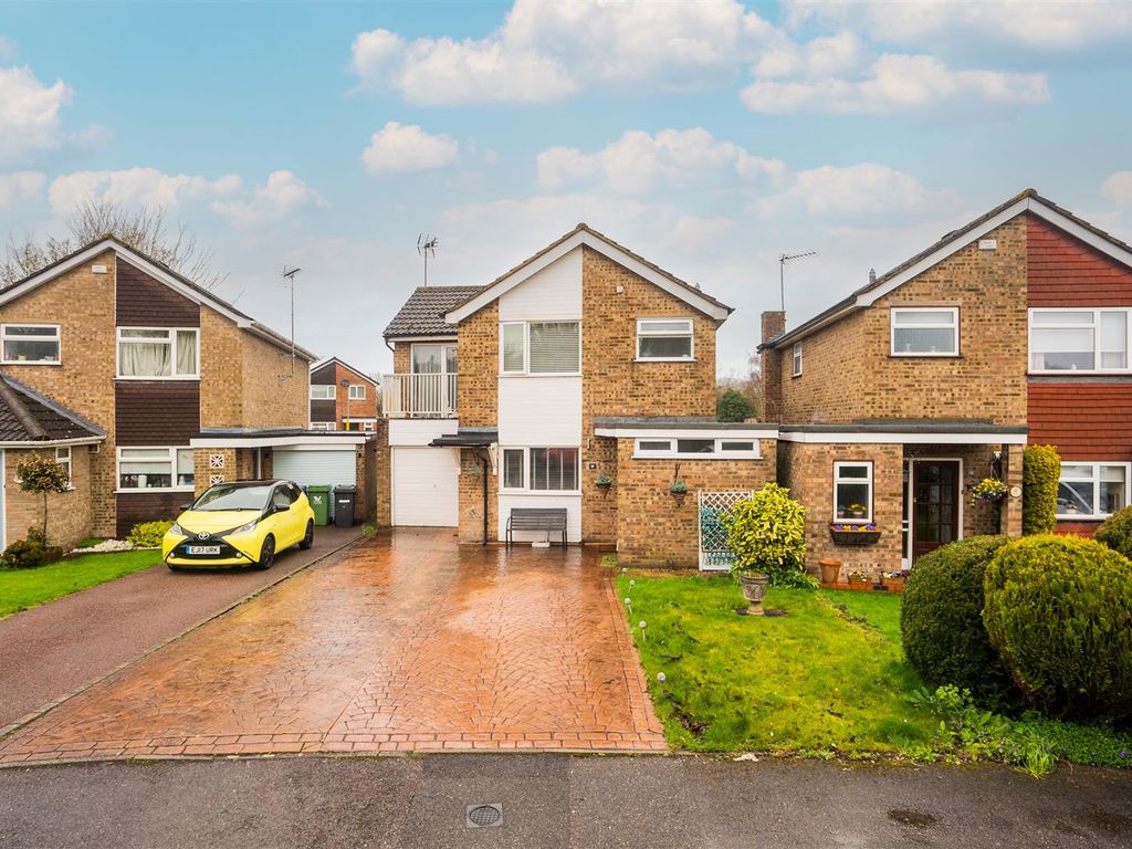 4 bed detached house for sale in Conway Close, Loudwater, High