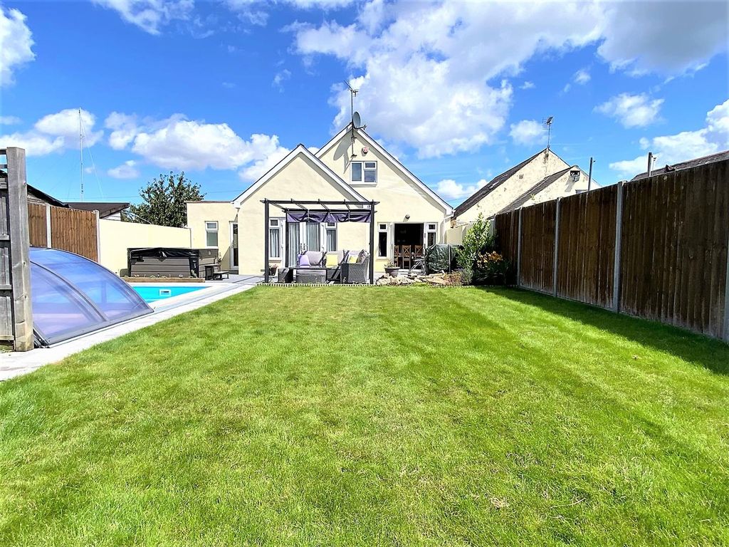 4 bed detached house for sale in Grange Road, Gillingham ME7 Zoopla