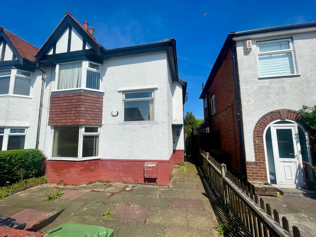 3 bed semidetached house for sale in Dinorwic Road, Southport PR8, £