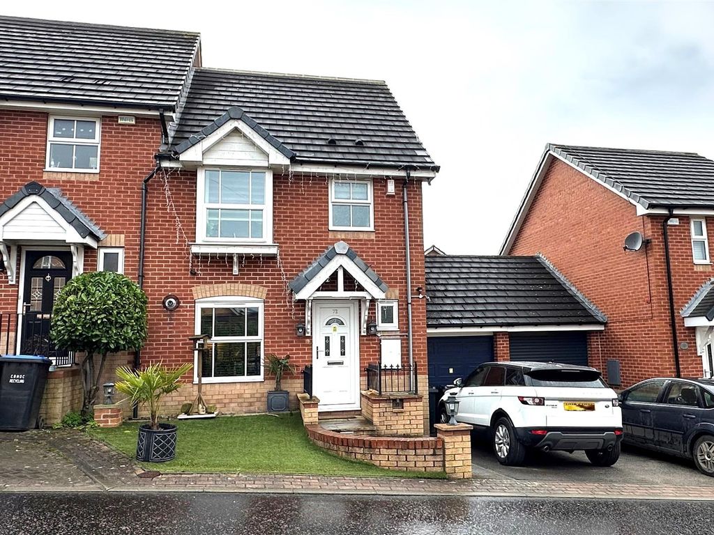 3 bed town house for sale in Tinkler Stile, Thackley, Bradford BD10, £