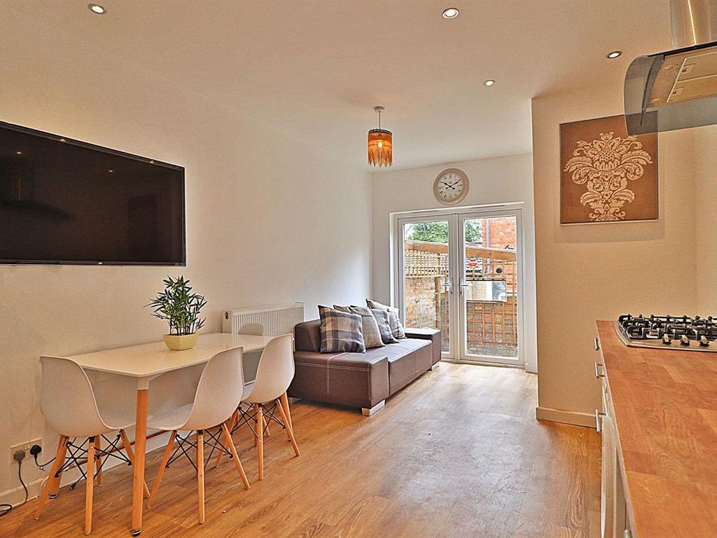 Room to rent in Stanley Street, Bedford MK41, £500 pcm Zoopla