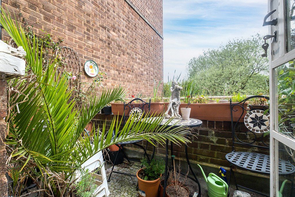 2 bed flat for sale in Viceroy Close, Bristol Road, Edgbaston