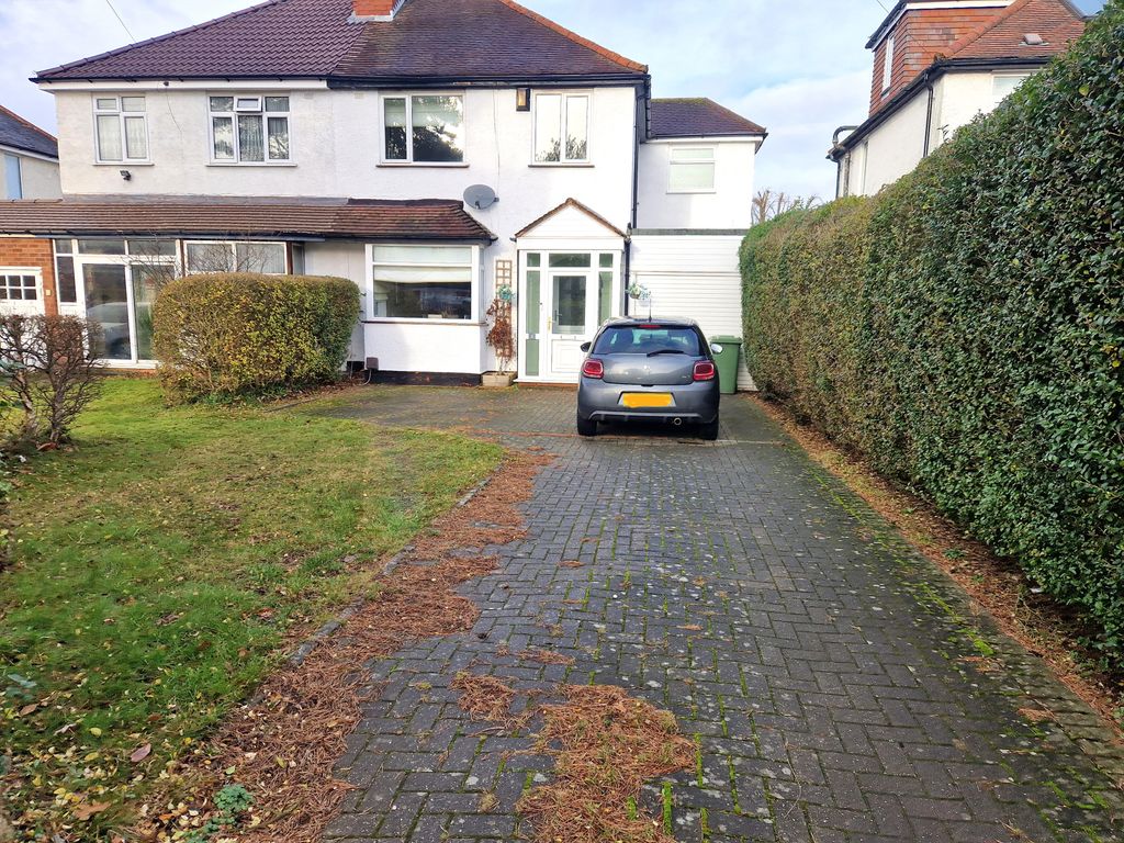 3 bed semidetached house to rent in Bridle Lane, Streetly, Sutton