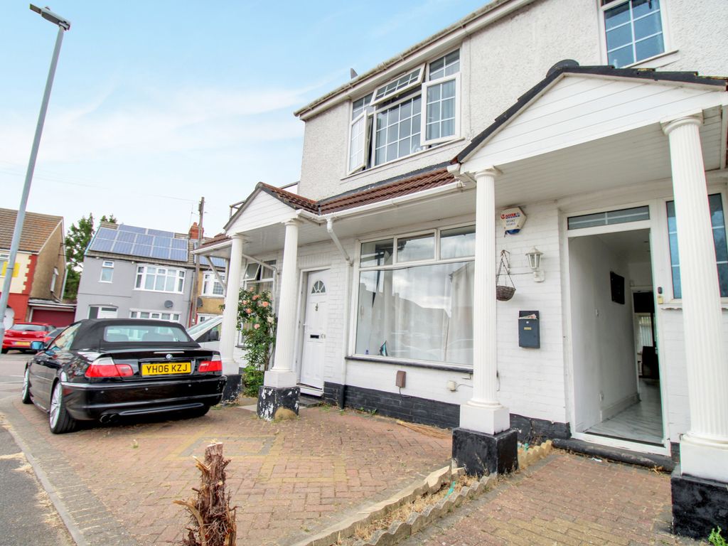 St. Catherines Avenue, Luton, Bedfordshire LU3  