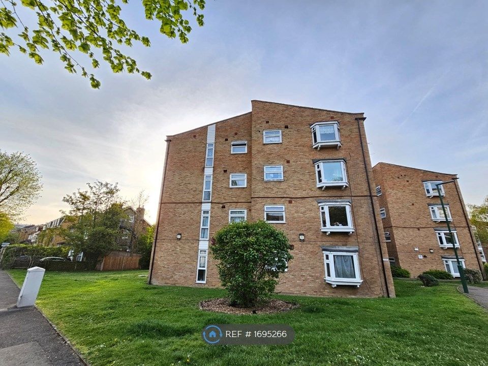 2 bed flat to rent in Ambleside Gardens, Sutton SM2 Zoopla